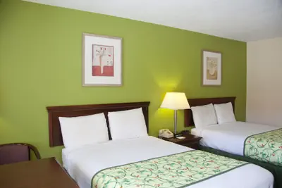 Photo 4 - Days Inn by Wyndham DeFuniak Springs