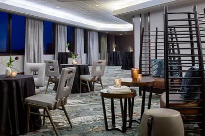 Photo 5 - Renaissance Mobile Riverview Plaza Hotel