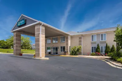 Photo 2 - Quality Inn Aurora - Naperville Area
