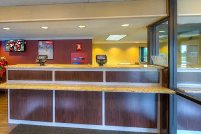 Photo 4 - Red Roof Inn Memphis East