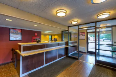 Photo 5 - Red Roof Inn Memphis East