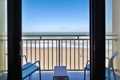 Photo 4 - Holiday Inn Express & Suites VA Beach Oceanfront by IHG