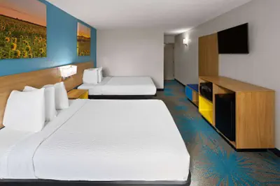 Photo 4 - Days Inn & Suites by Wyndham Northwest Indianapolis