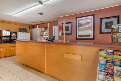Photo 3 - Econo Lodge Charlottesville North - University Area