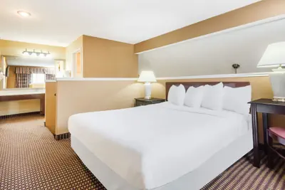 Photo 4 - Hawthorn Extended Stay by Wyndham Columbus North