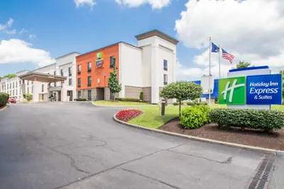 Photo 2 - Holiday Inn Express and Suites Albany Airport- Wolf Road by IHG