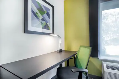 Photo 4 - Holiday Inn Express and Suites Albany Airport- Wolf Road by IHG