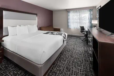 Photo 2 - La Quinta Inn by Wyndham Fort Collins