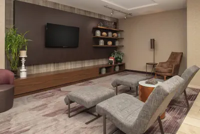 Photo 3 - Courtyard by Marriott Portland Airport