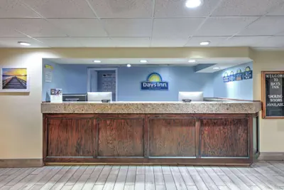Photo 5 - Days Inn by Wyndham Greenville MS
