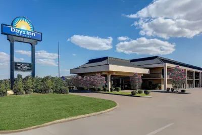 Photo 2 - Days Inn by Wyndham Greenville MS