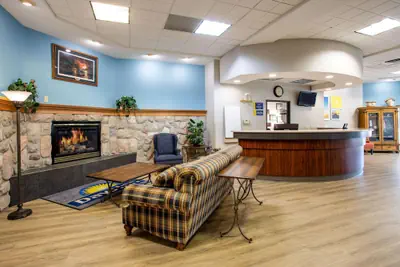 Photo 4 - Days Inn by Wyndham Marquette