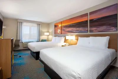 Photo 2 - Days Inn by Wyndham Marquette