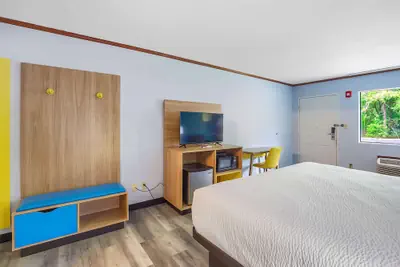 Photo 5 - Days Inn by Wyndham Foley - North Gulf Shores
