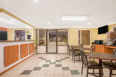 Photo 2 - Super 8 by Wyndham Sumter