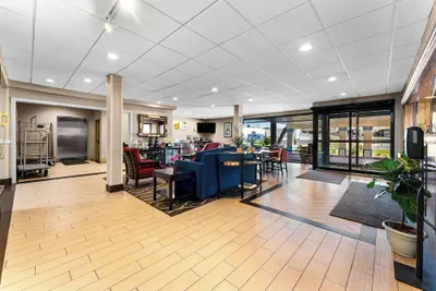 Photo 4 - SureStay Plus by Best Western Reading North