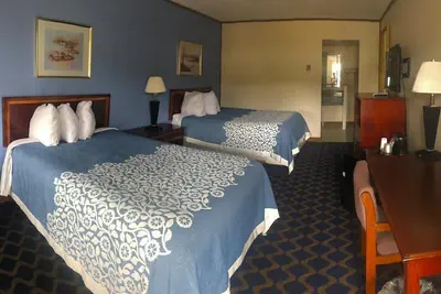 Photo 2 - Aderi Hotel Lewisburg