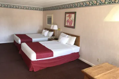 Photo 2 - Travelodge by Wyndham Mackinaw City