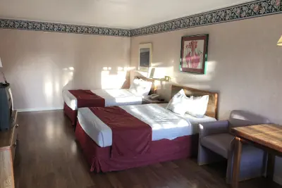 Photo 4 - Travelodge by Wyndham Mackinaw City