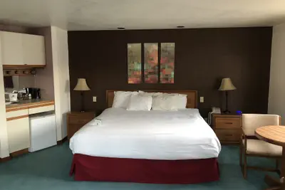 Photo 5 - Travelodge by Wyndham Mackinaw City