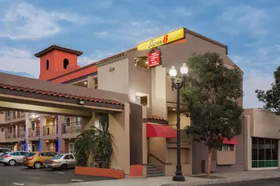 Photo 2 - Super 8 by Wyndham El Cajon/San Diego