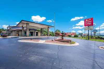 Photo 2 - Econo Lodge Inn & Suites Huntsville University Area