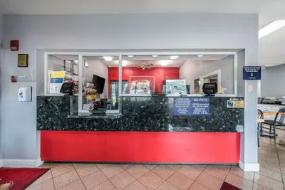 Photo 3 - Econo Lodge Inn & Suites Huntsville University Area