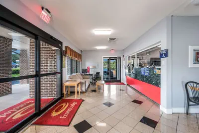 Photo 4 - Econo Lodge Inn & Suites Huntsville University Area
