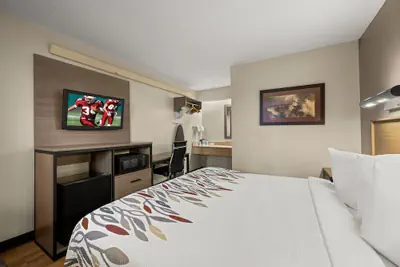 Photo 5 - Red Roof Inn Detroit - Royal Oak/ Madison Heights