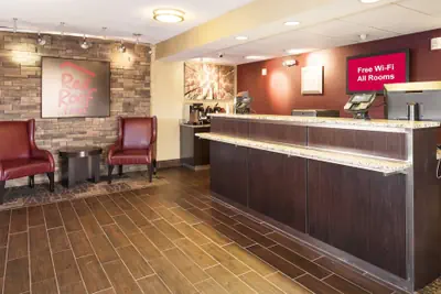 Photo 2 - Red Roof Inn Detroit - Royal Oak/ Madison Heights