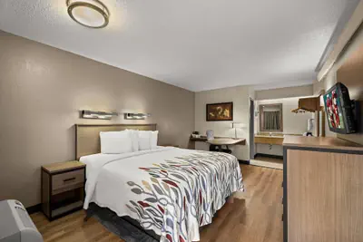 Photo 2 - Red Roof Inn Detroit - Royal Oak/ Madison Heights
