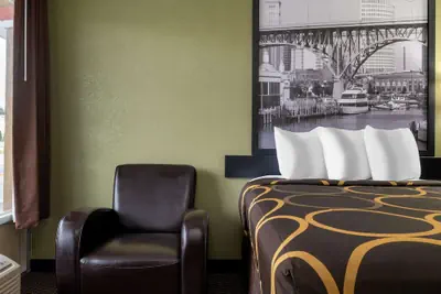 Photo 4 - Super 8 by Wyndham Perrysburg/Toledo