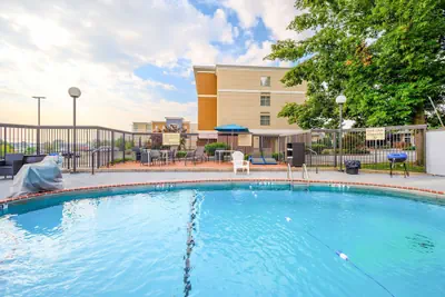 Photo 2 - Hampton Inn St. Louis/Westport