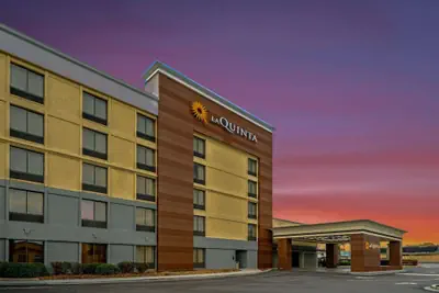 Photo 2 - La Quinta Inn by Wyndham Columbia SE / Fort Jackson