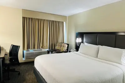 Photo 5 - Holiday Inn Miami - International Airport by IHG