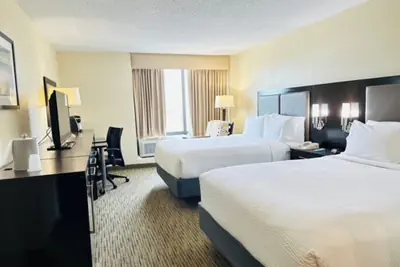 Photo 4 - Holiday Inn Miami - International Airport by IHG