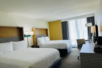 Photo 4 - Holiday Inn Miami - International Airport by IHG