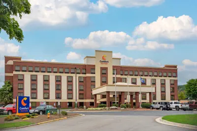Photo 2 - Comfort Suites Outlet Center