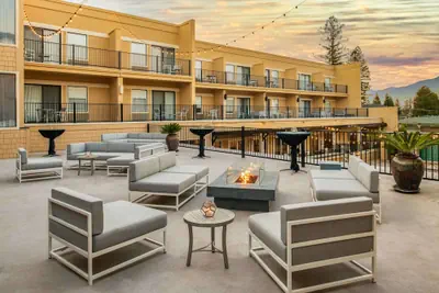 Photo 2 - Toll House Hotel Los Gatos