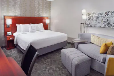 Photo 4 - Courtyard by Marriott Greensboro