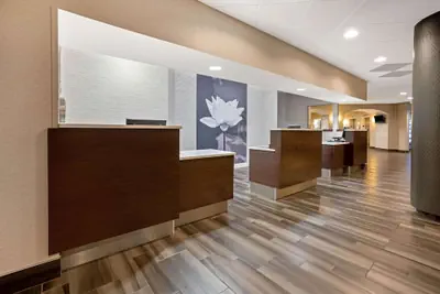Photo 4 - La Quinta Inn & Suites by Wyndham Tacoma - Seattle