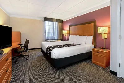 Photo 5 - La Quinta Inn & Suites by Wyndham Tacoma - Seattle