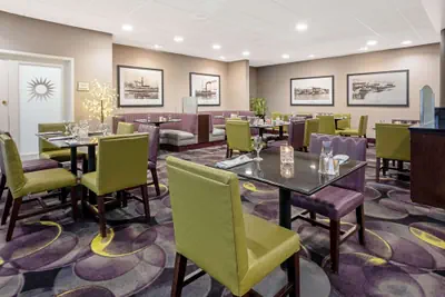 Photo 2 - La Quinta Inn & Suites by Wyndham Tacoma - Seattle