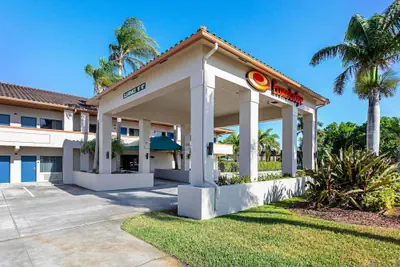 Photo 2 - Econo Lodge Vero Beach - Downtown