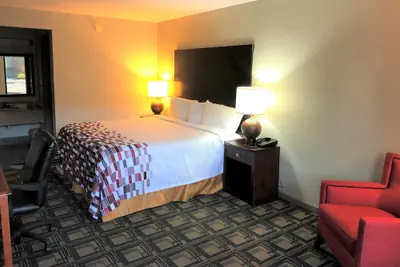 Photo 3 - Red Roof Inn Griffin
