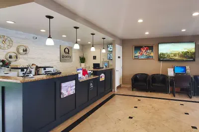 Photo 2 - Quality Inn & Suites Anaheim At The Park