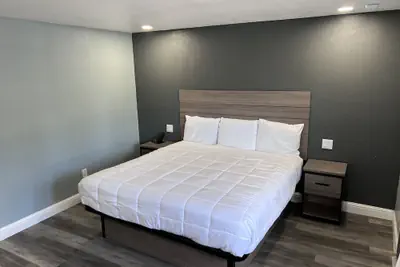 Photo 5 - Surf City Inn and Suites