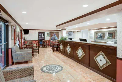 Photo 3 - Howard Johnson by Wyndham Ft. Myers FL