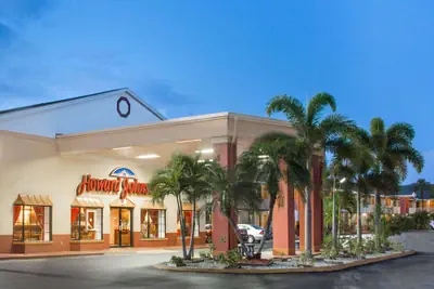 Photo 2 - Howard Johnson by Wyndham Ft. Myers FL