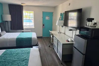 Photo 5 - Howard Johnson by Wyndham Ft. Myers FL